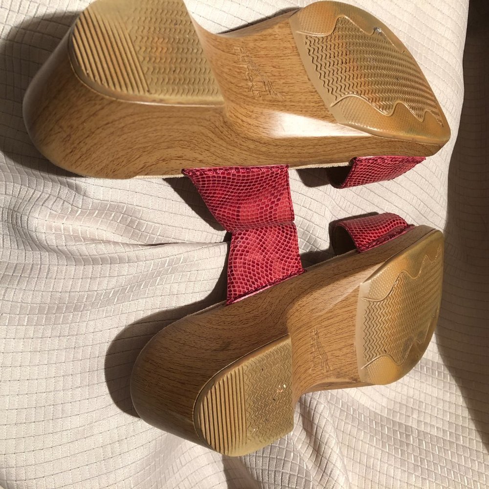 Dansko coral red leather wedge clog sandals, 8.5 - Picture 8 of 11